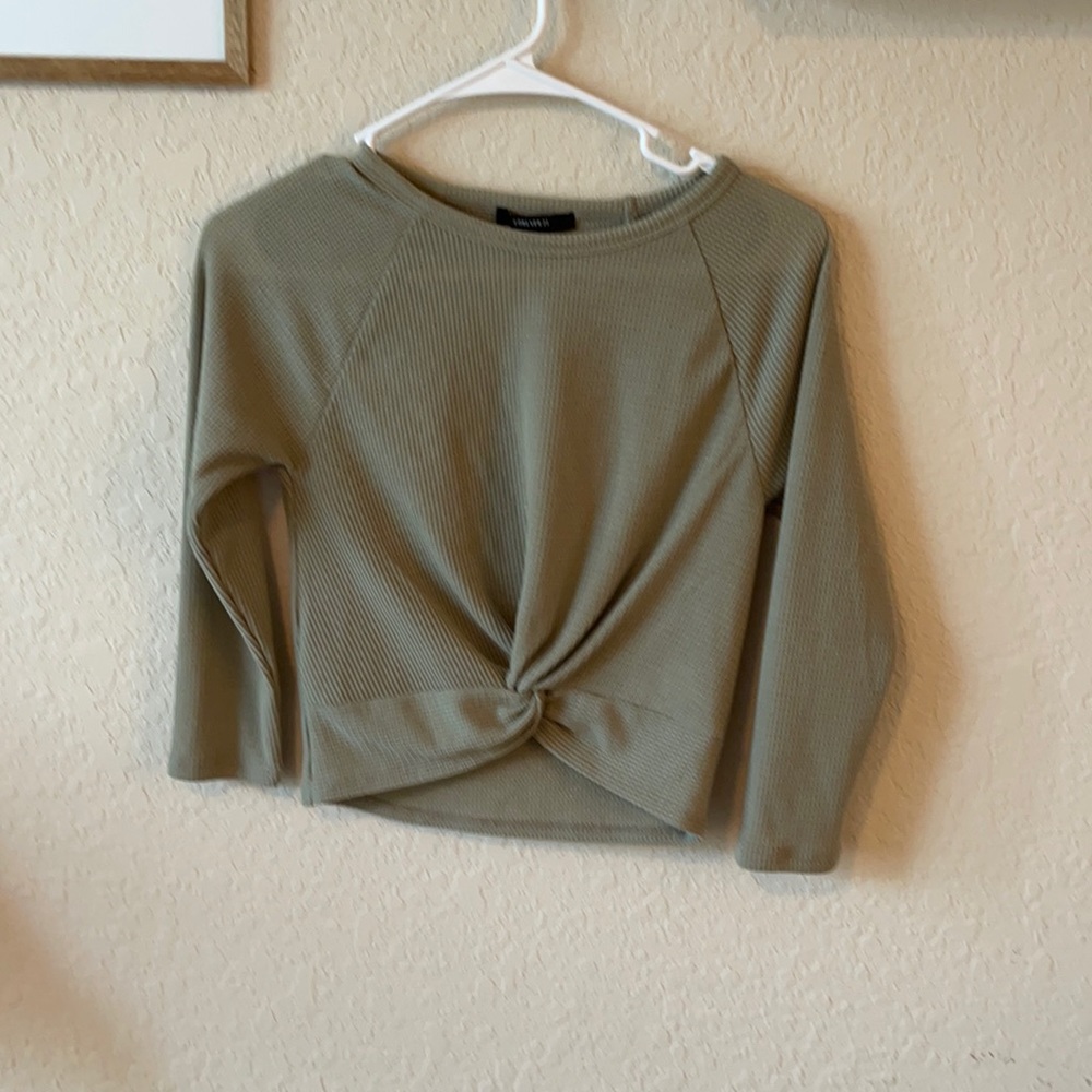 Small forever 21 green long sleeve crop